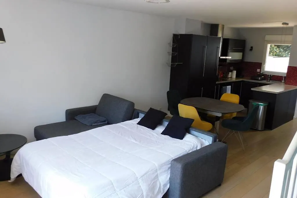 Maison Mitoyenne Prévessin 0*,  Frankrig